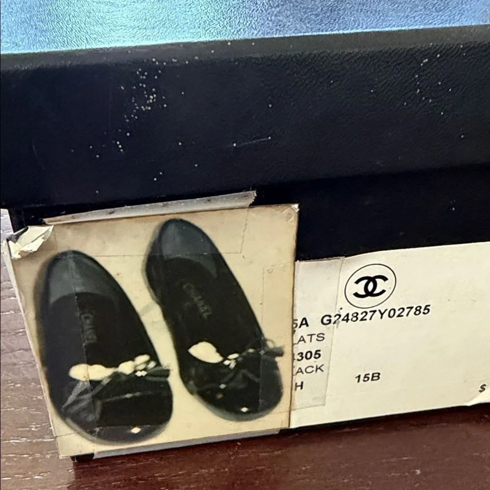NEW CHANEL Black Flats with Logo Detail 38.5